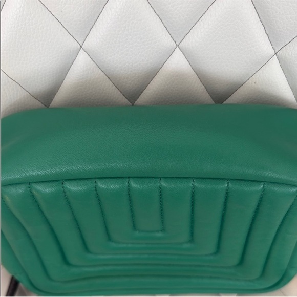👑👑👑🔥Clare V. - Midi Sac, Channel Nappa Quilted in Kelly Green - Picture 8 of 9
